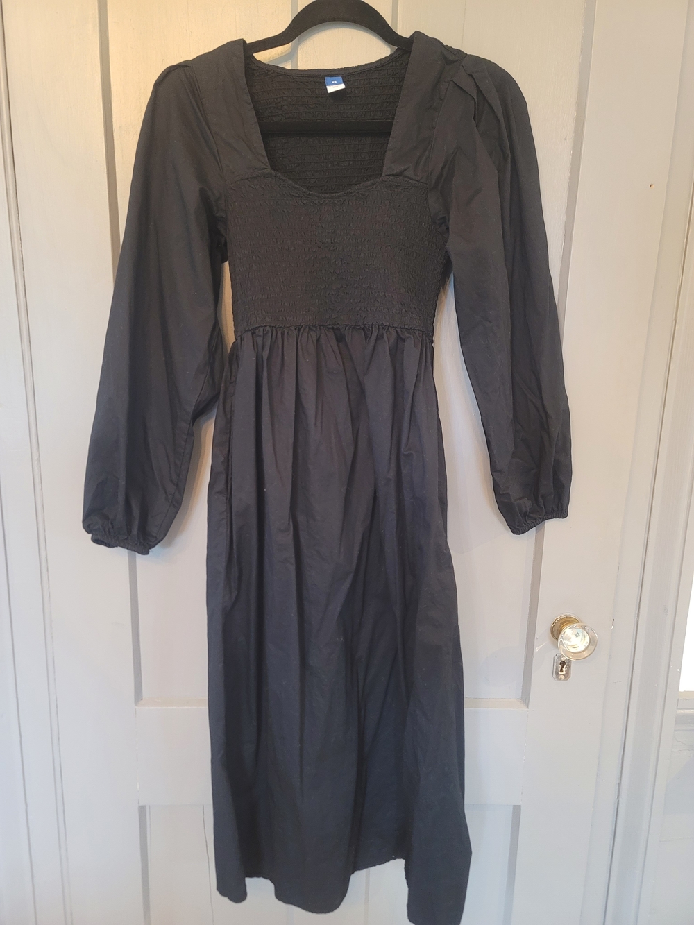 Old Navy Black Smocked Bodice Long-Sleeve Midi Dress